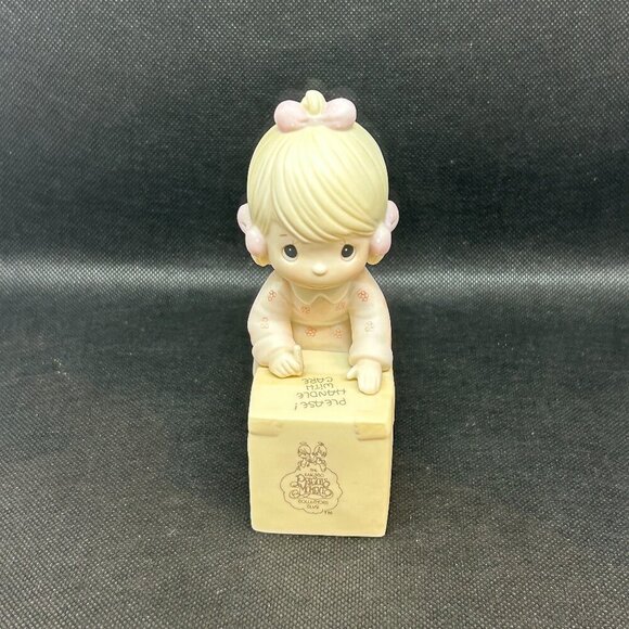 Precious Moments "Sharing is universal" 1987 membership figurine - Picture 1 of 5